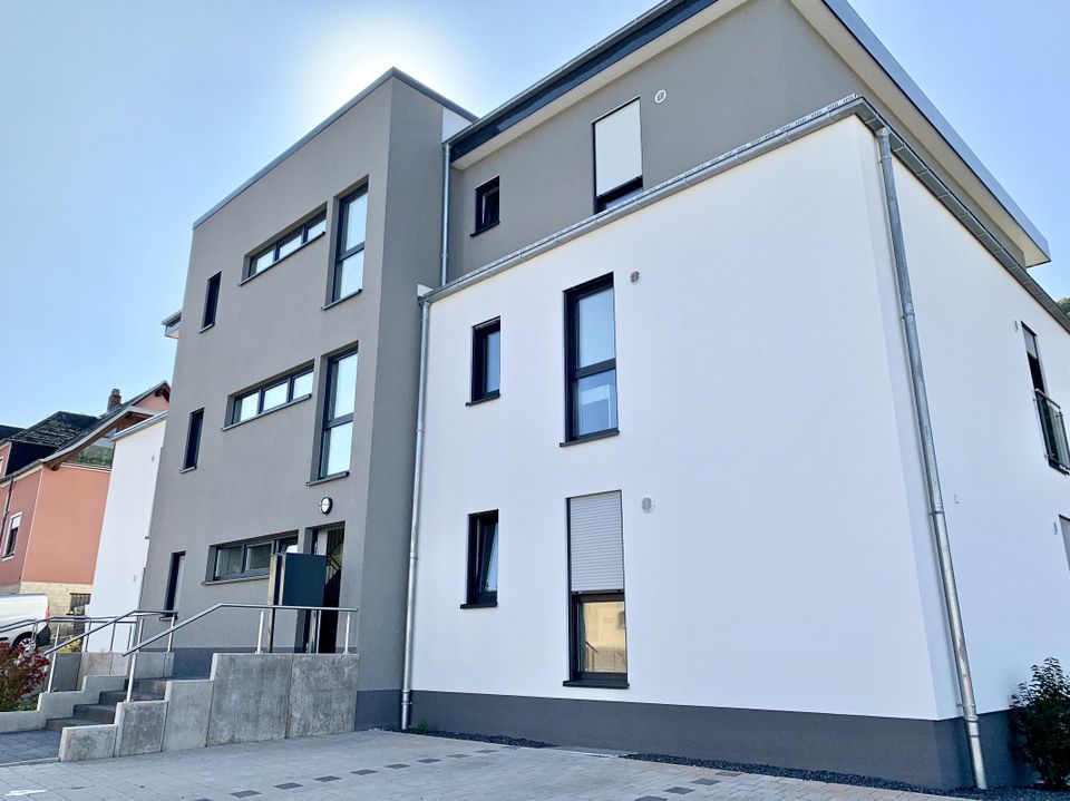 Hochwertige, moderne 3ZKB-Wohnung, Balkon, Einbauküche und Tiefgaragenstellplatz in Tawern, frei ab 01.08.2024, ideal für LUX-Pendler in Tawern