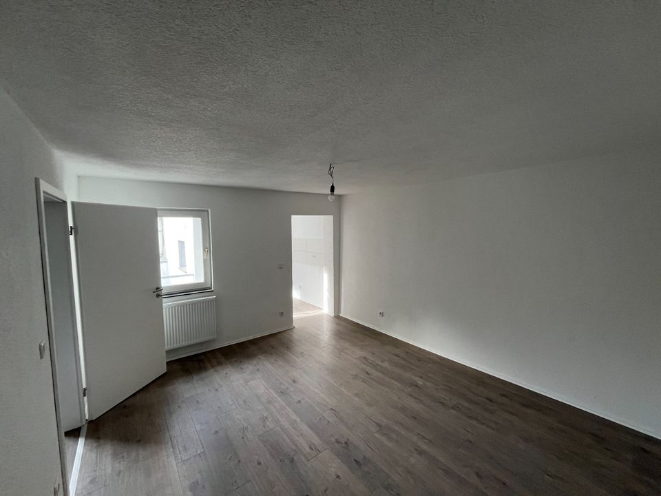 ERSTBEZUG nach Sanierung - Wunderschöne 2-Zimmer Wohnung – NÄHE HELIOS KLINIKUM in Wuppertal