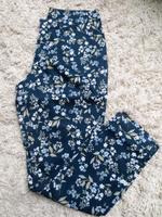 Stoffhose / Karottenhose in dunkelblau/Blumen Print mit Baumwolle Hessen - Großenlüder Vorschau
