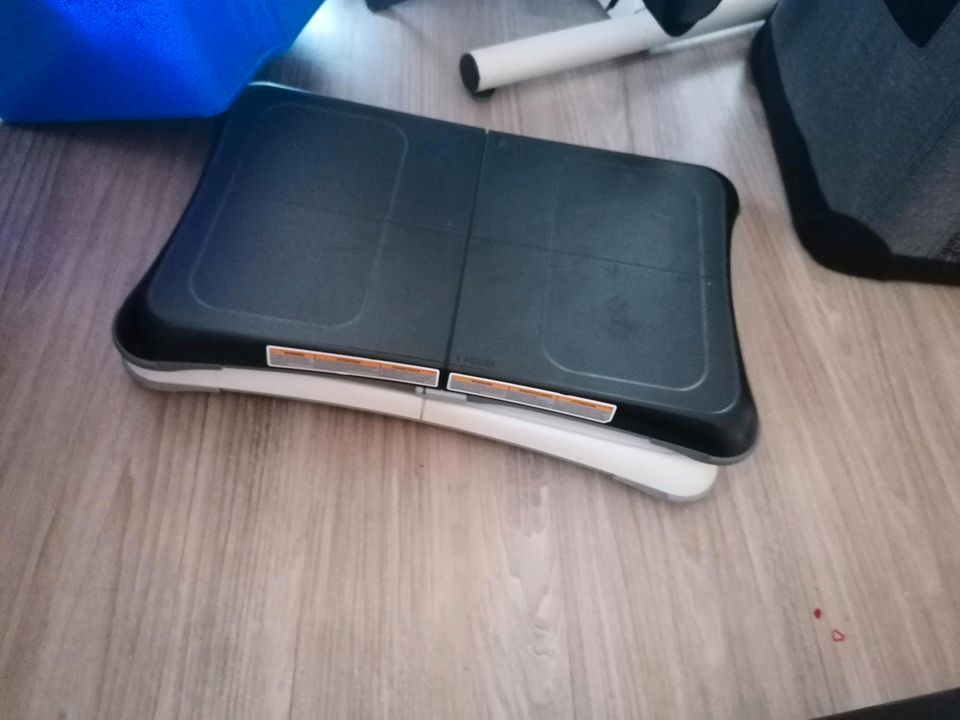 Wii fit Plus 2 Spiele plus Balance Board in Trier