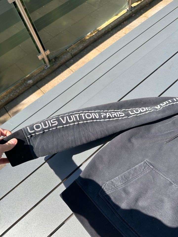 Louis Vuitton Pullover Hoodie in Mainz