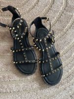 Sandalen Schwarz mit Nieten Größe 36 Hessen - Lohfelden Vorschau