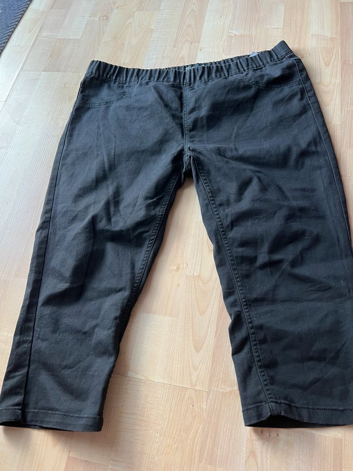 Jeans 3/4 mit Gummibund schwarz 48 neuwertig in Daleiden