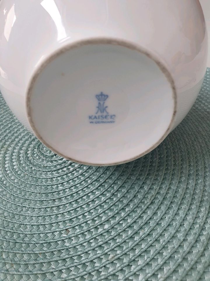 Vase weiß Porzellan von Kaiser W. Germany mit Krone Kragenvase in Waltrop