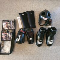 Kickbox Sport Set Größe M, ab 14 J., für 150 Euro Baden-Württemberg - Neuenstadt Vorschau