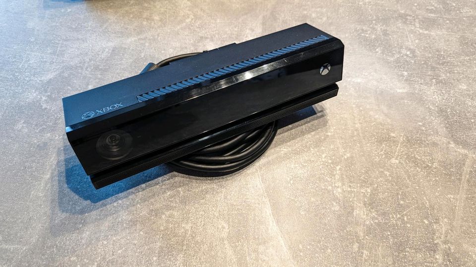 Xbox One 500GB + Kinect (ohne Halo) + Controller in Bonn