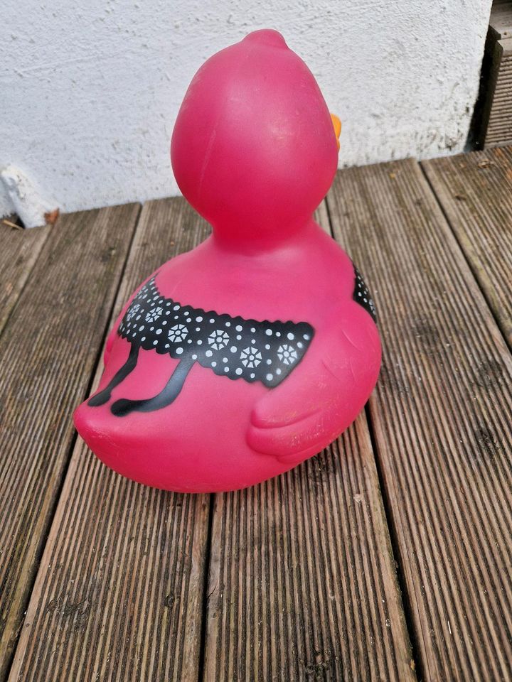 Große Ente in Pink Badeente in Vettweiß