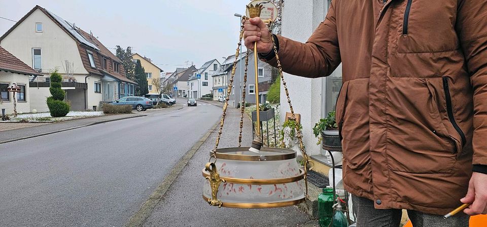 Alte antike Lampe Leuchte Hängeleuchte 1900 England geäztes Glas in Frickenhausen