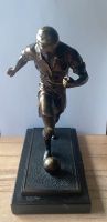 Bronze Fußball Figur auf Marmor Sockel, 20cm, guter Zustand Niedersachsen - Langenhagen Vorschau