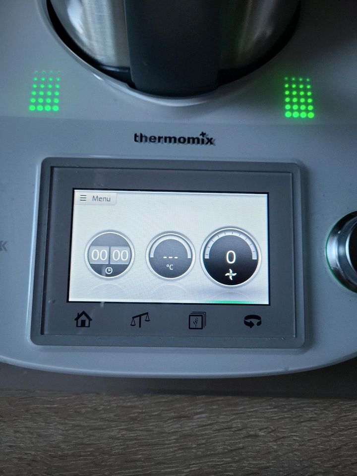 Vorwerk Thermomix TM5 mit Zubehör in Hamburg