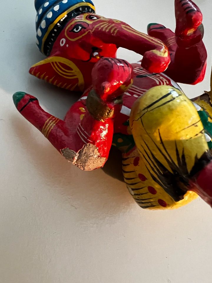 Ganesha: Holzfiguren, lackiert in Düsseldorf