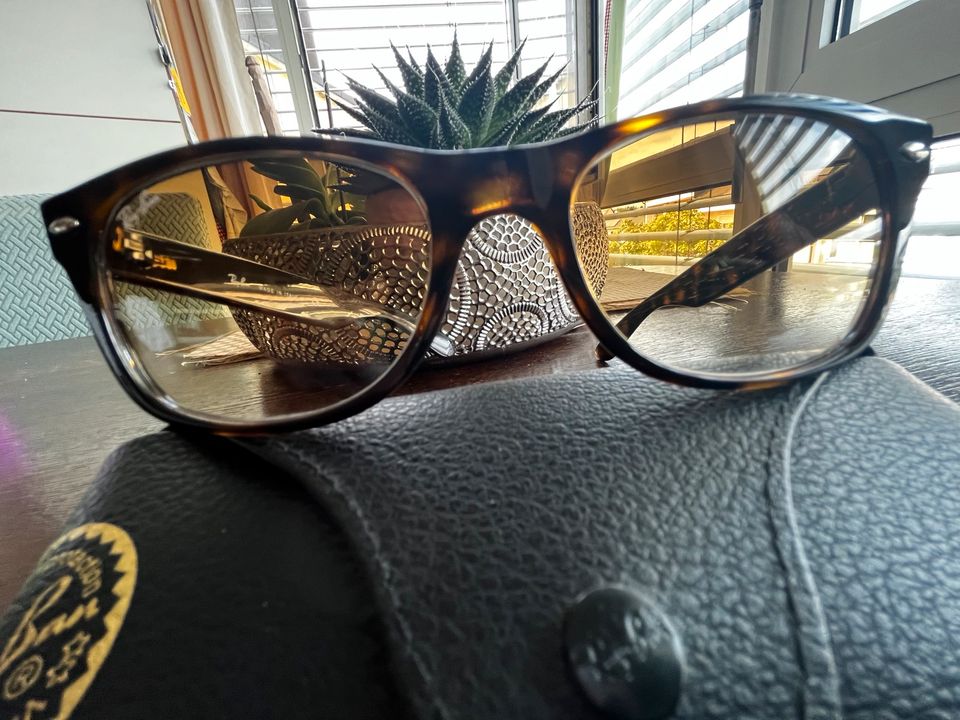 Ray Ban Sonnenbrille Damen in Neundorf 