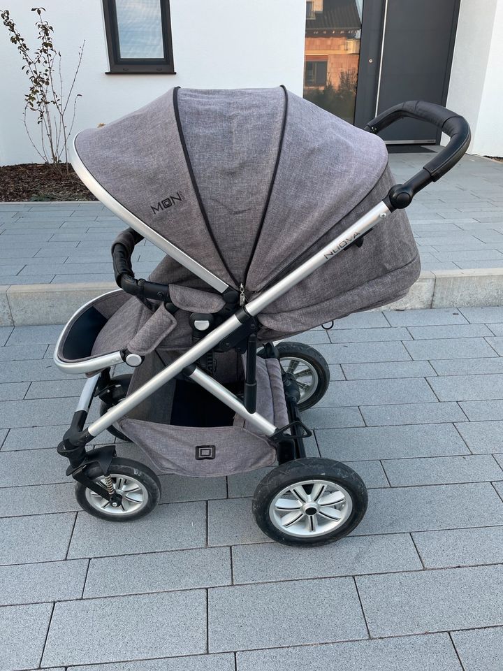 Kinderwagen der Marke MON in Assamstadt