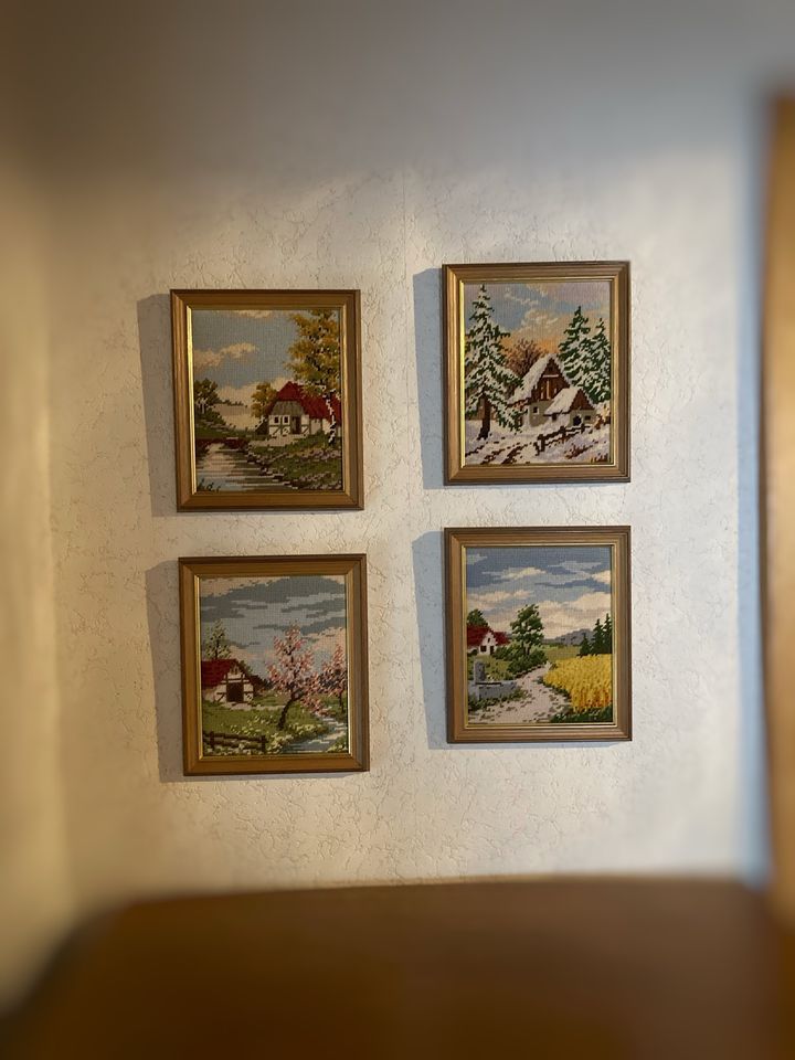 4 Bilder handgestickt, Haus im Wandel der Jahreszeiten in Bielefeld