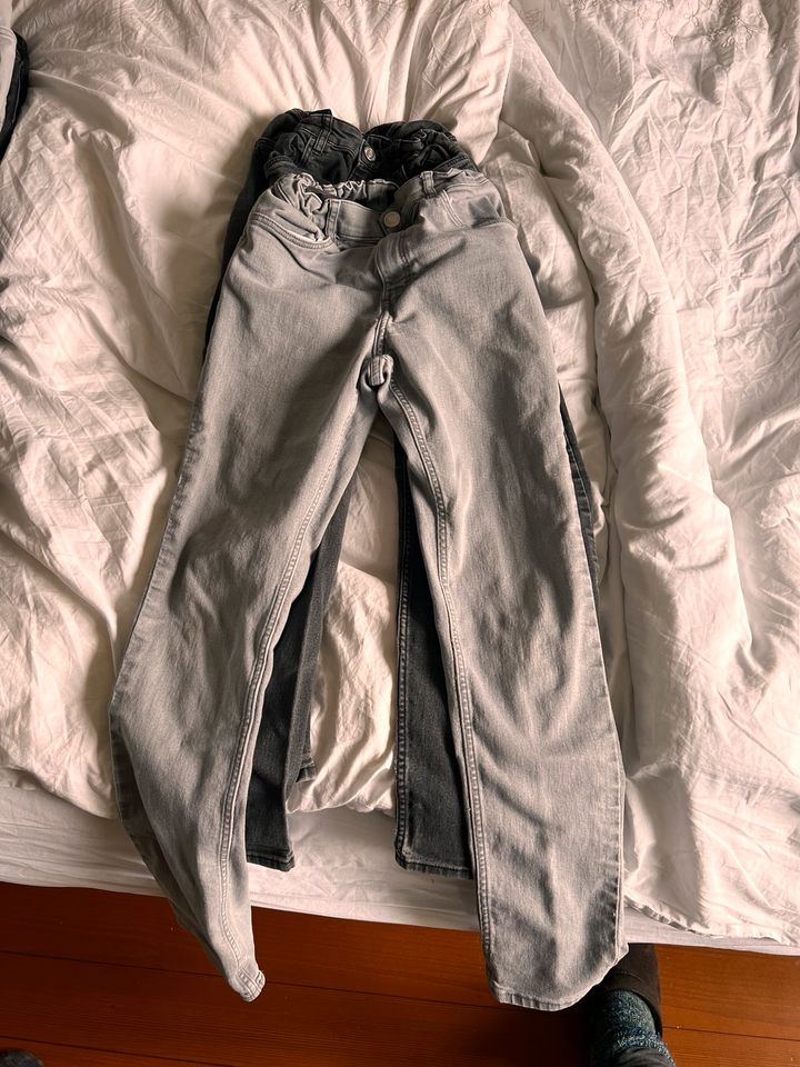 H&M jeans 158/64 grau und schwarz in Lindenberg im Allgäu