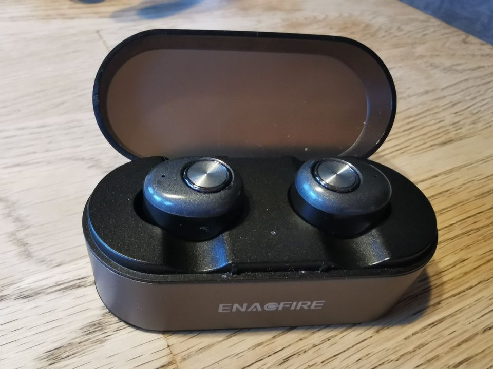 Enacfire in ear Bluetooth Kopfhörer mit Ladecase in Hainsfarth