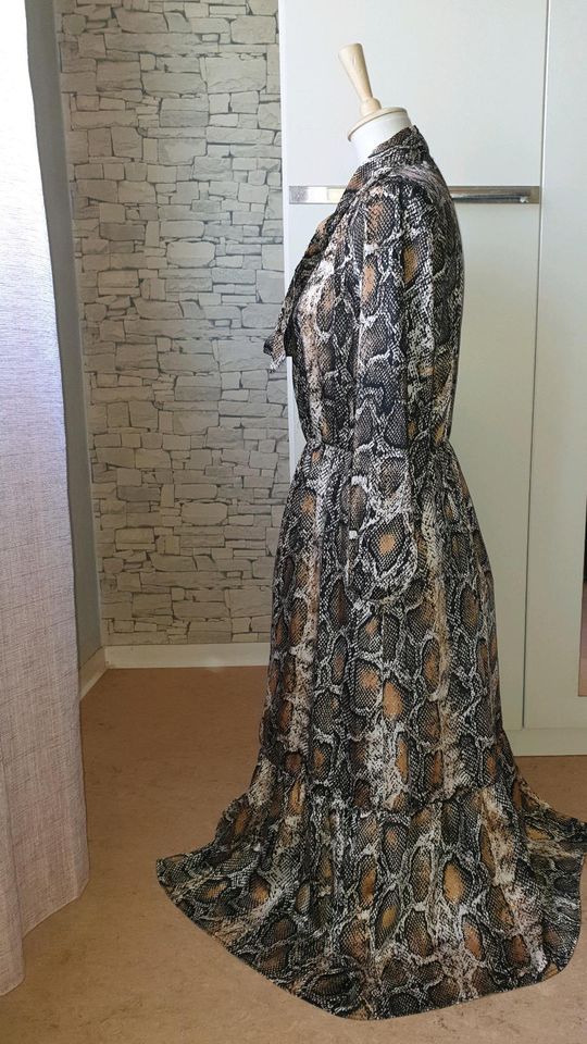 Zara Kleid 40 L Satinkleid Rüschen Volantkleid Snakeprint in Berlin