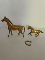 Ich verkaufe 2 Figuren Messing pferde + Hufeisen. Nordrhein-Westfalen - Arnsberg Vorschau