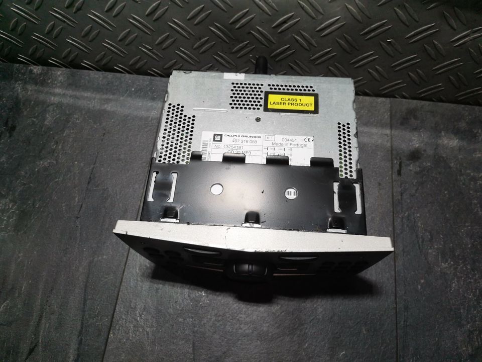 Opel Corsa D Radio Autoradio CD30 CD-Player 13254191 in Gelsenkirchen