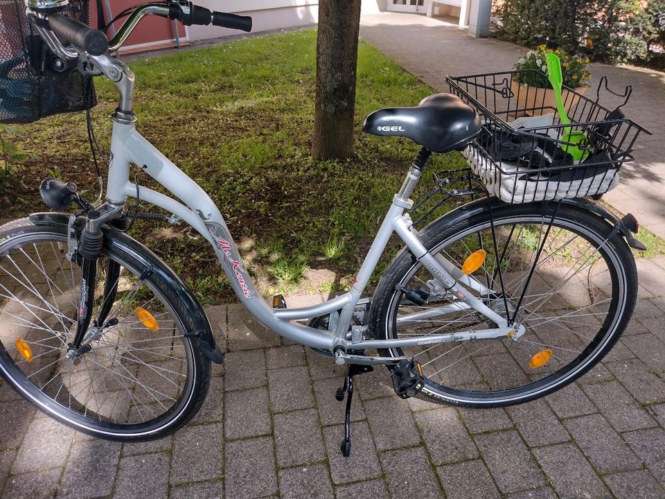 Fahrrad/ neu/ Spezialreifen in Solms