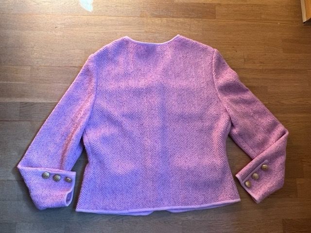 *Elégance* Bouclé Strickjacke Rosa Goldknöpfe Gr. 40 in Bielefeld