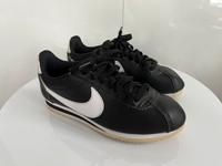 nike - Sneaker Schnürschuhe Sportschuhe schwarz - Gr.36,5 Niedersachsen - Laatzen Vorschau