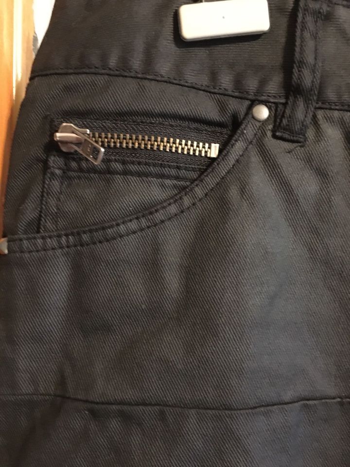 Gr.36 H&M divided schwarze Jeans Herren in Lübeck