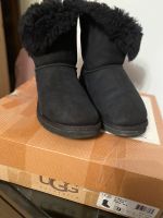 UGG Boots Bailey Button OVP schwarz 40 neuwertig Nordrhein-Westfalen - Moers Vorschau