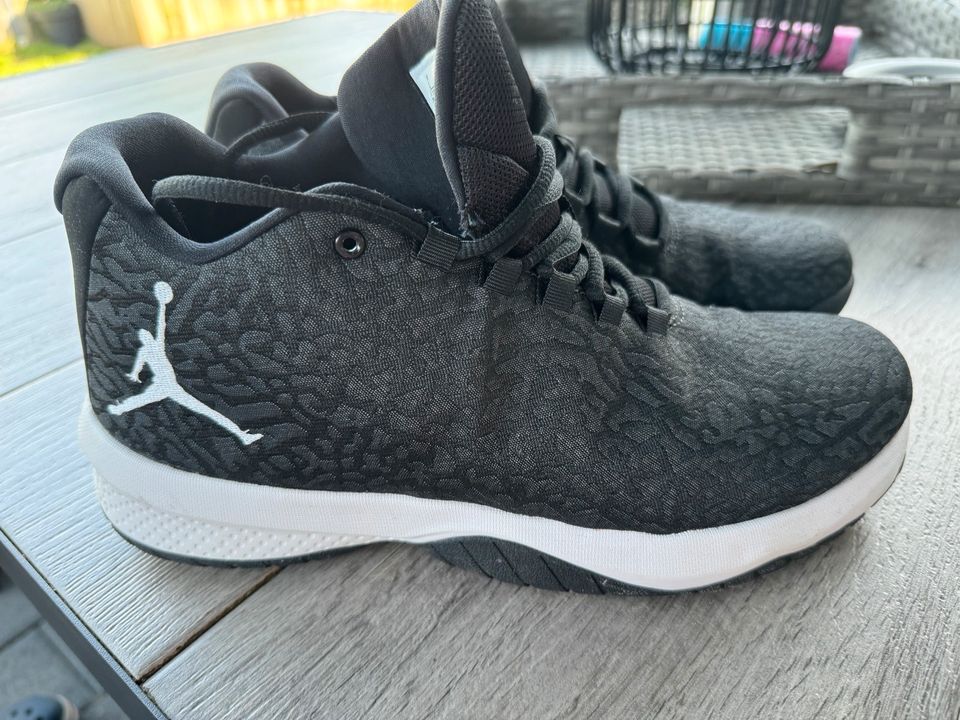 Nike Jordan schwarz gr 45 in Eschweiler