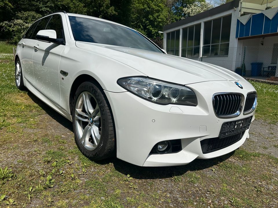 BMW 520D / M Packet/ Automatik/ Euro 6/ Navigation/Pano in Bad Wildungen