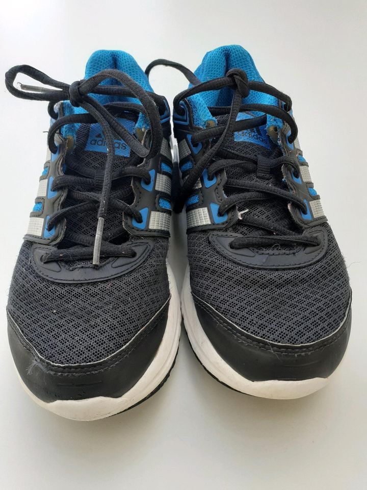 ADIDAS Sportschuhe Turnschuhe 36 2/3 neuwertig in Euskirchen