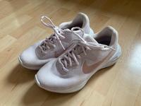 NEUE Nike Turnschuhe 38,5 Mädchen Damen Laufschuhe Revolution 6 7 Thüringen - Zeulenroda Vorschau