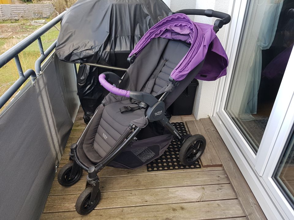 Britax B-Motion 4 Plus Kinderwagen in Farbe Lila- Top Zustand in Remchingen