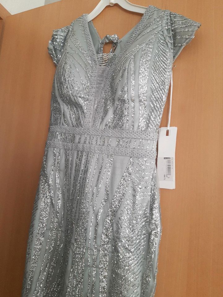 Abendkleid neu mit etikett in Kiebitzreihe