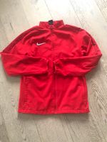 Neuwertige NIKE Trainingsjacke Jungen XL (158-170 cm) Niedersachsen - Wolfsburg Vorschau