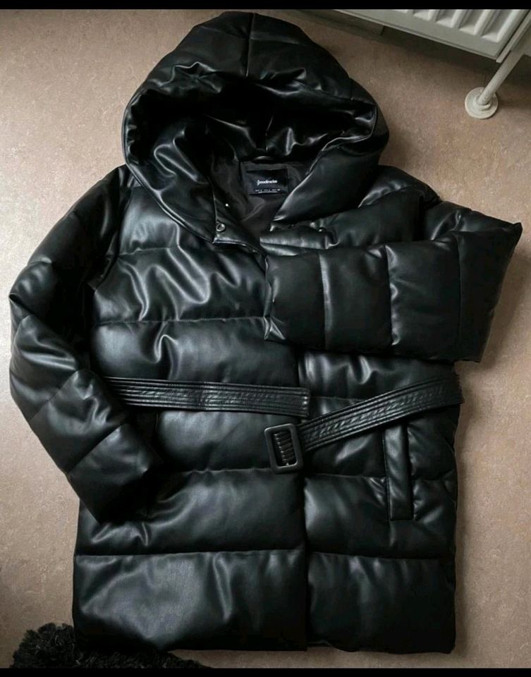 Stradivarius Winter Jacke schwarz L Neu warm in Tübingen