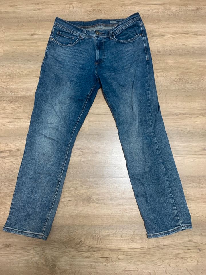 Straight Fit Jeans in Fellbach