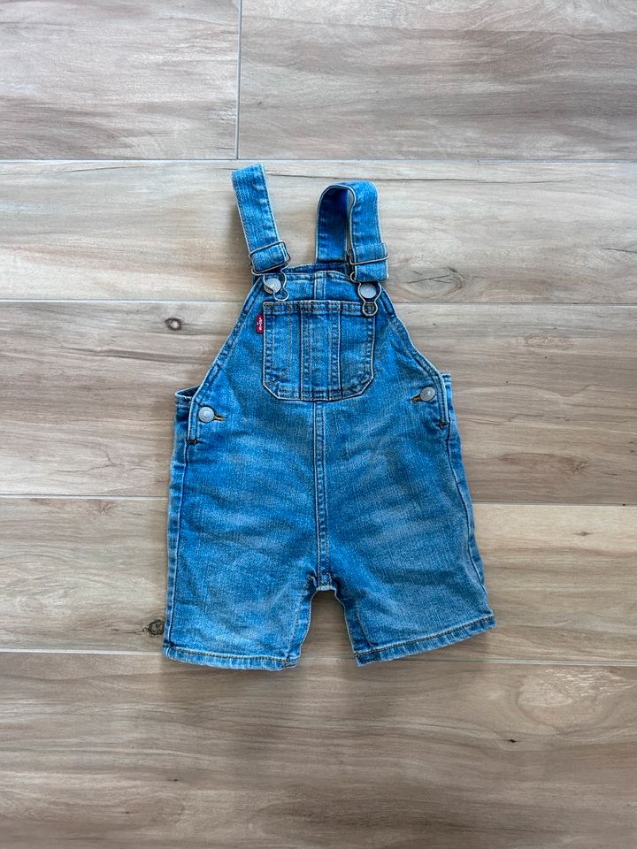 Levis Latzhose Kinder Größe 80 / 12 Monate in Rheinland-Pfalz - Bitburg |  Babykleidung Größe 80 kaufen | eBay Kleinanzeigen ist jetzt Kleinanzeigen