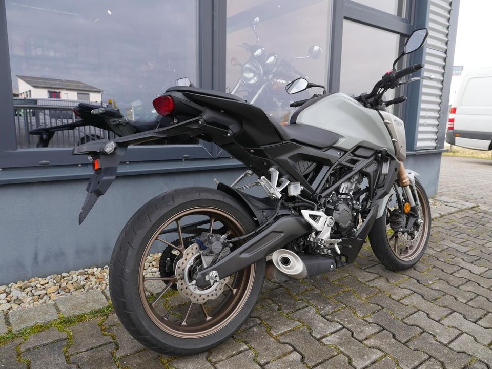 Honda CB 125 R ABS - dt. Modell - TOP in Deggendorf