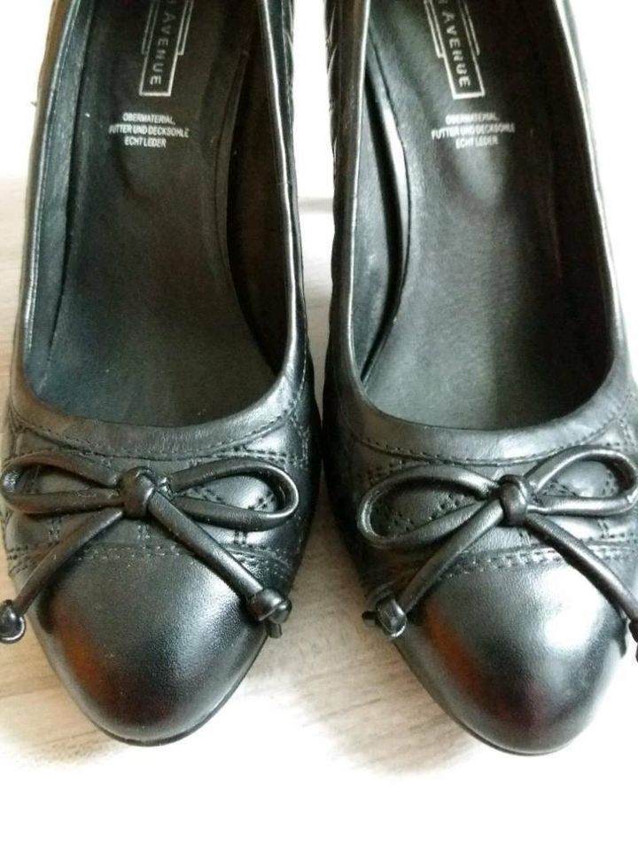 Tolle schwarze Lederpumps - neu in Heere