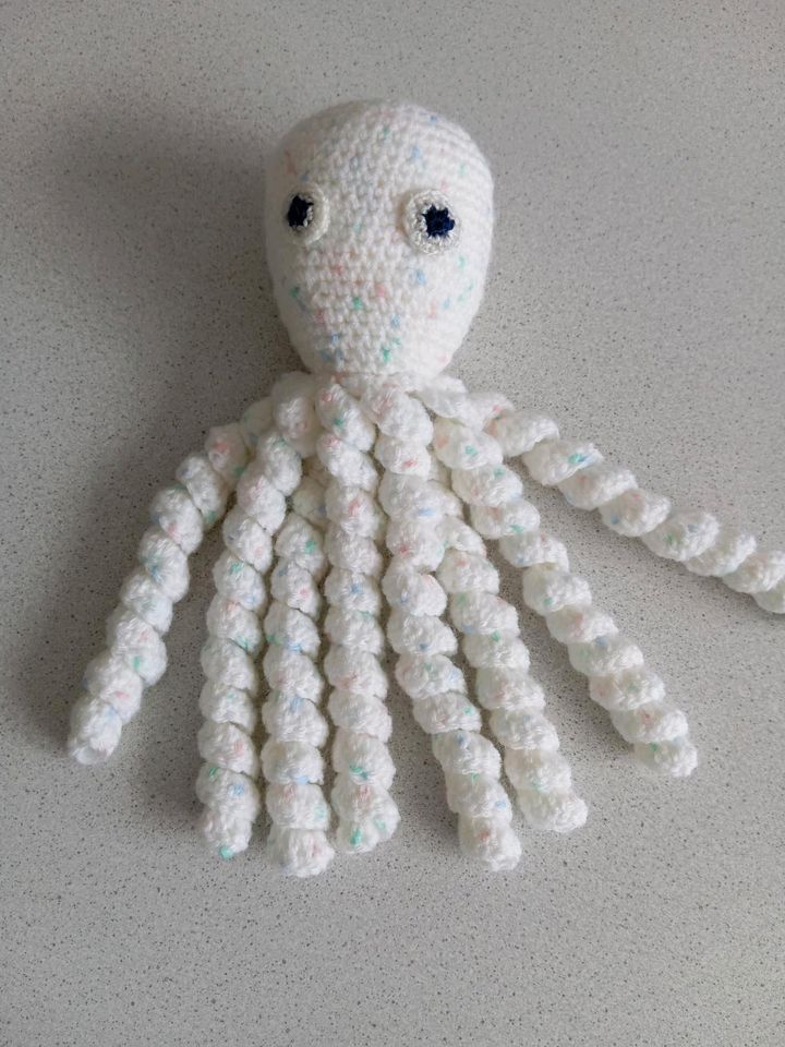 Süßer Tintenfisch. Oktopus. handarbeit in Siegen