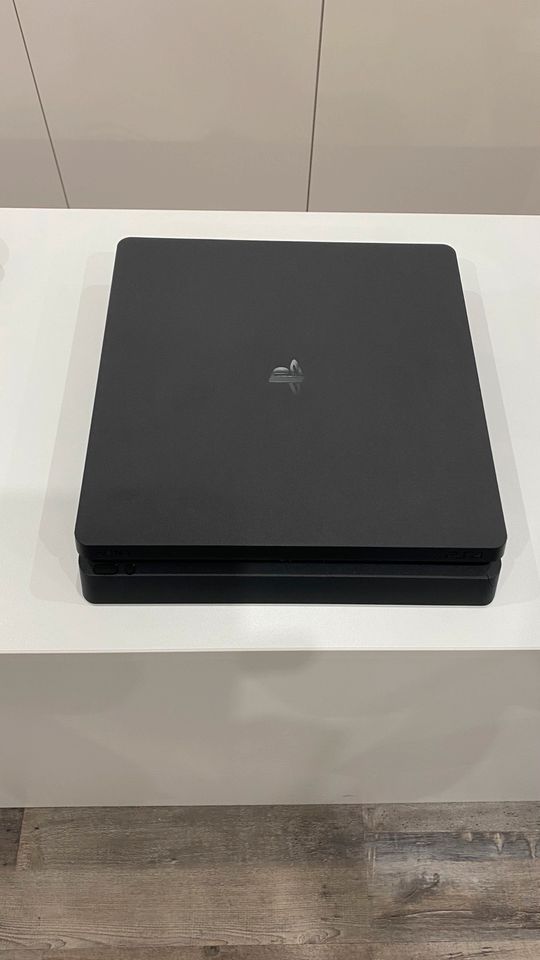 SONY PlayStation 4  SLIM - 500 GB in Simmern