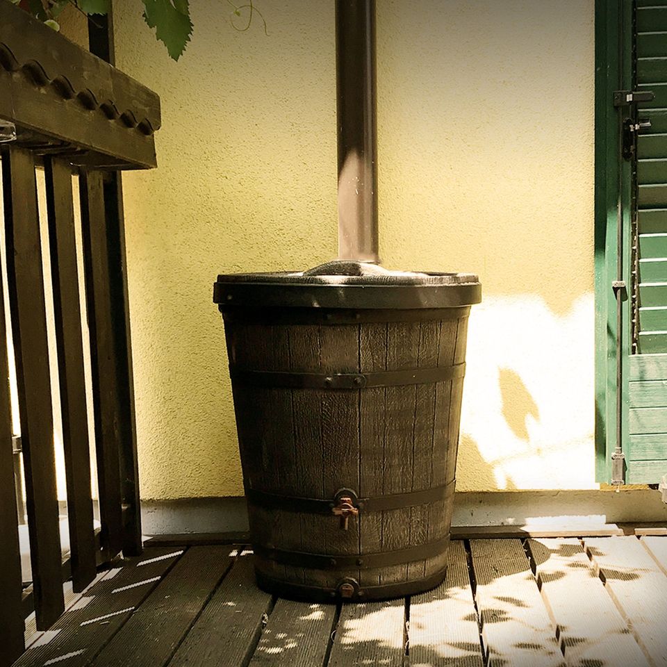 Regenfass Regentonne Wassertank 130Liter in Wein Holzoptik Barrik in Lahr (Schwarzwald)