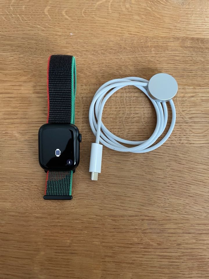 Apple Watch Series 9 GPS 41mm Mitternacht, Sport loop black unity in Langerwehe