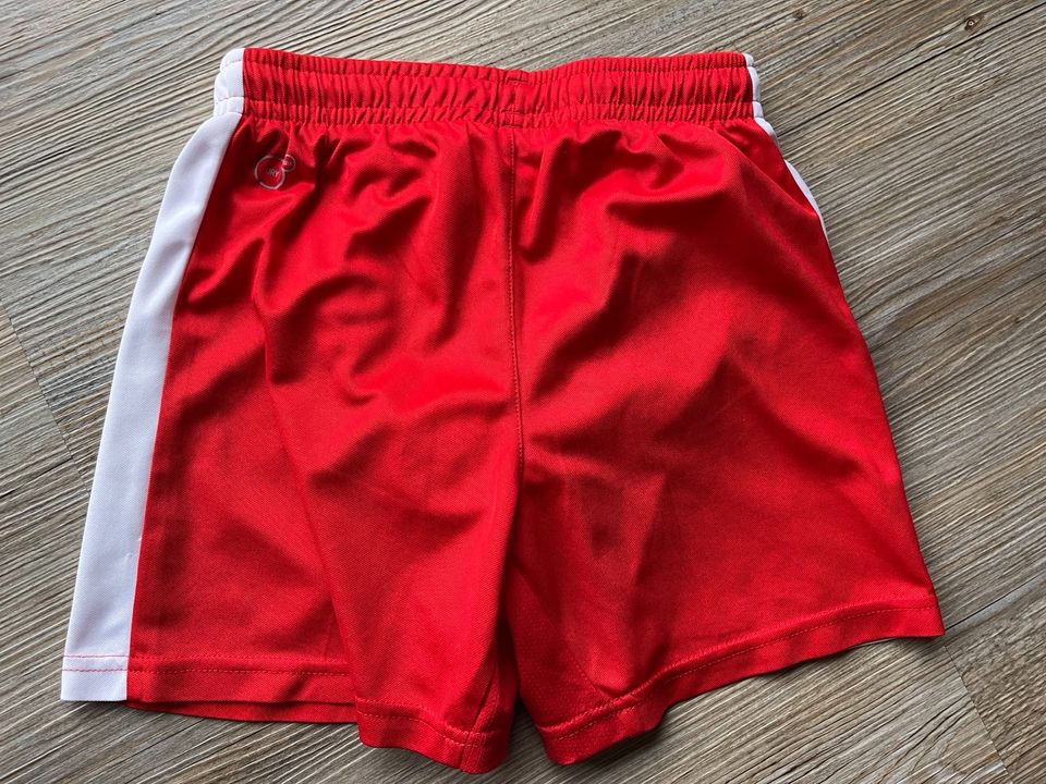 PUMA Jungen kurze Sporthose/Trainingshose Gr.140 rot/weiß TOP in Nufringen