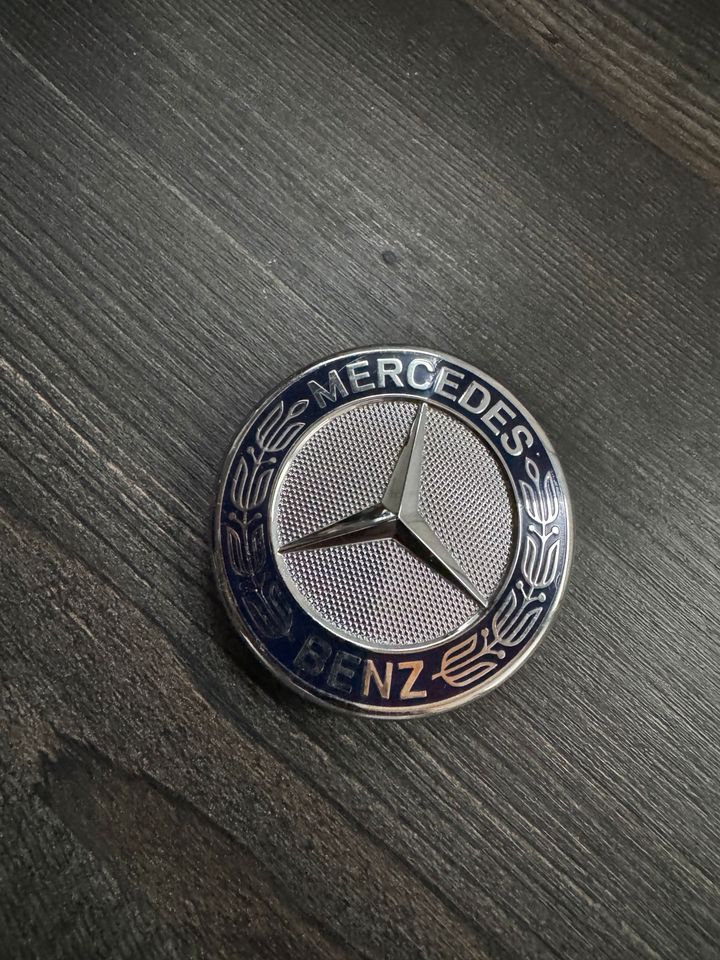 Mercedes Emblem von einem Cla 45 AMG Versand kostenlos in Geislingen an der Steige