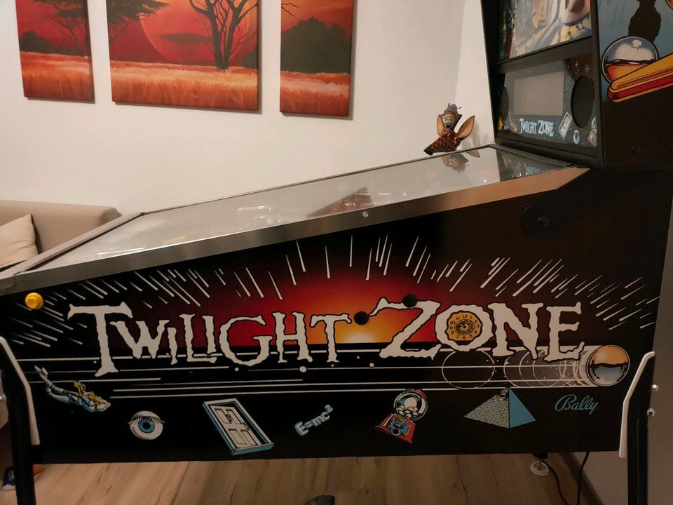 Flipper Pinball Twilight Zone Topzustand in Midlum