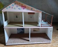 DDR Vintage Puppenhaus mit Balkon aus den 80iger Niedersachsen - Bremervörde Vorschau