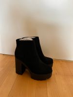 High Heels Boots Stiefeletten schwarz Blockabsatz Gr. 39 Plateau Hessen - Bad Vilbel Vorschau