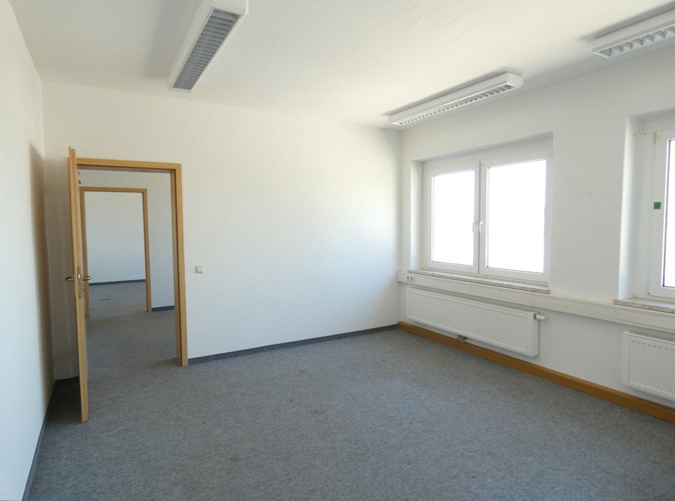 Moderne, helle Büroräume & Konferenzraum (208 m² od. flexibel teilbar) in Gewerbekomplex in Annaberg in Annaberg-Buchholz